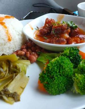 SUẤT ĂN CÔNG NGHIỆP CÔNG TY 